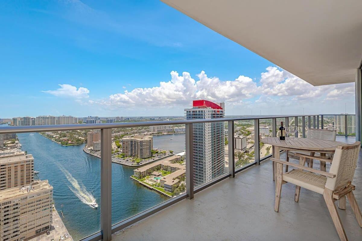 Luxury With Stunning View, Balcony, Amazing Pools Hollywood Exterior foto