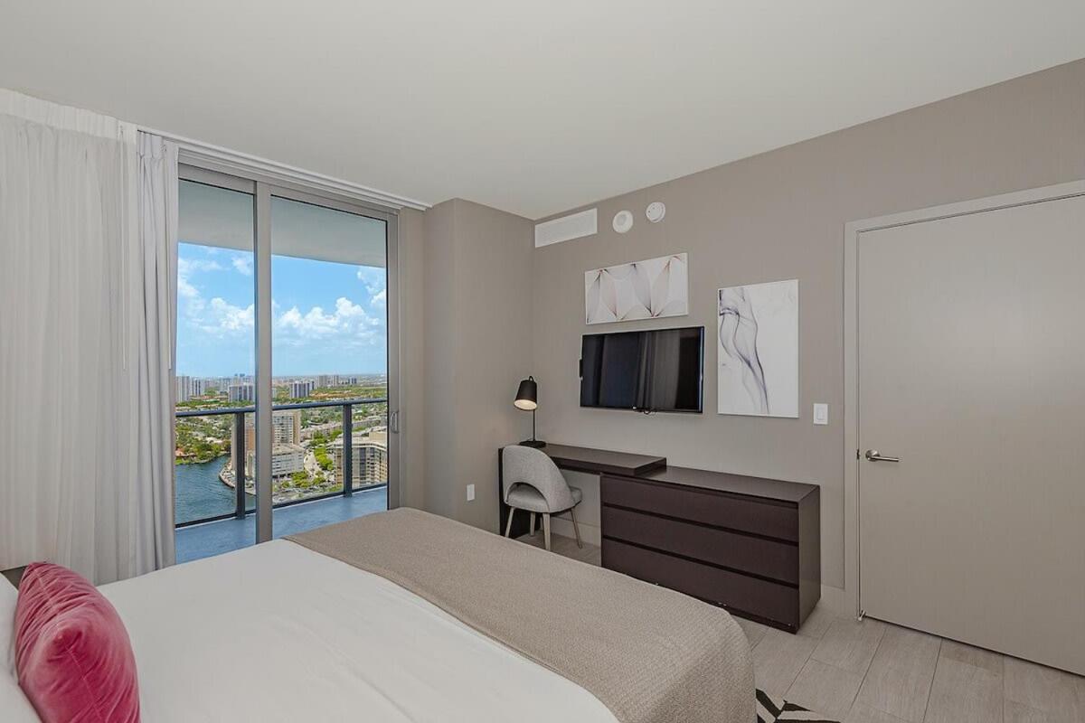 Luxury With Stunning View, Balcony, Amazing Pools Hollywood Exterior foto