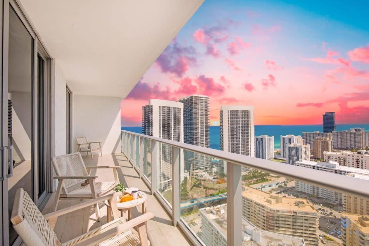 Luxury With Stunning View, Balcony, Amazing Pools Hollywood Exterior foto